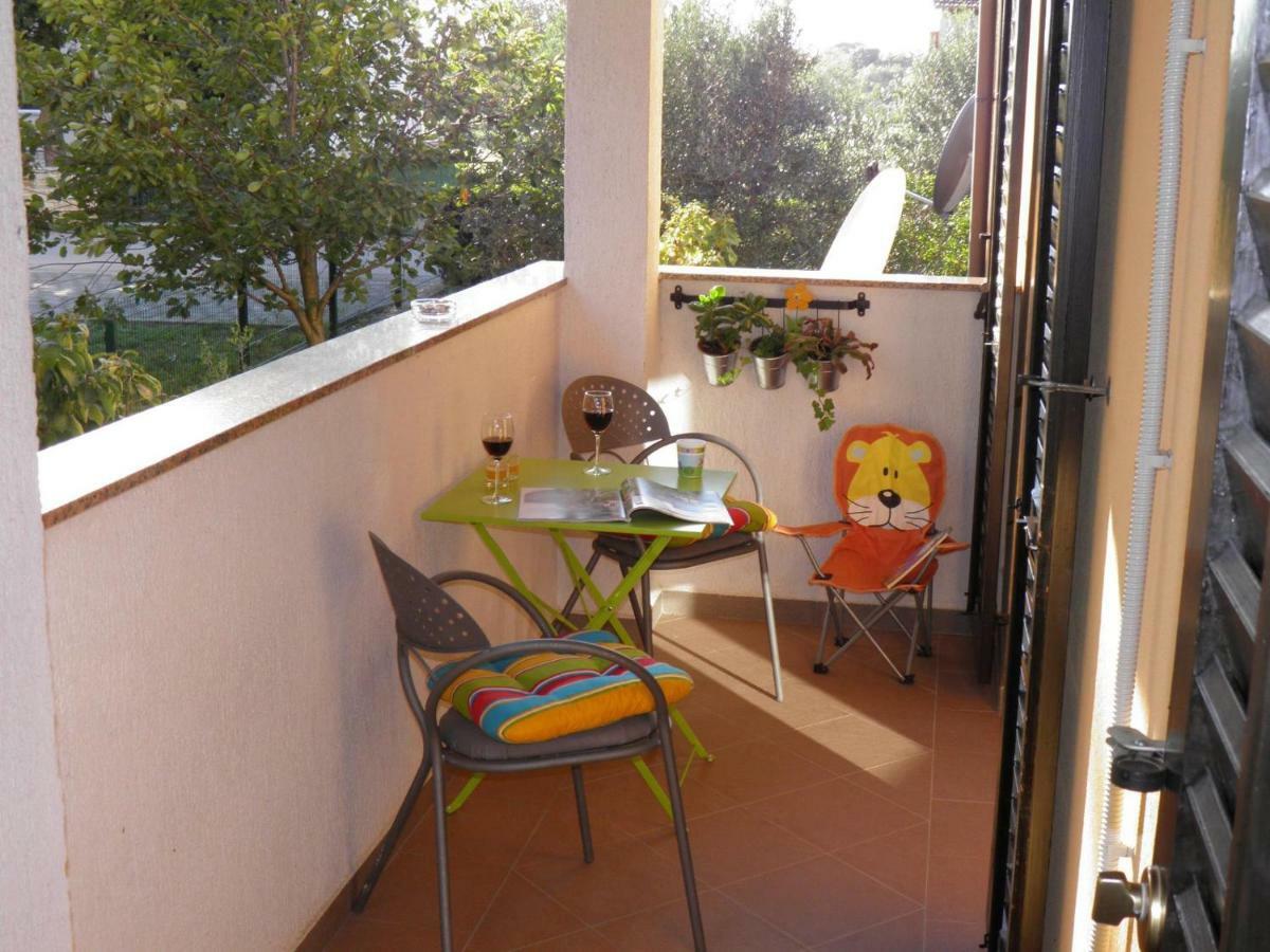 Apartment Suzy With Private Parking ฟาชานา ภายนอก รูปภาพ