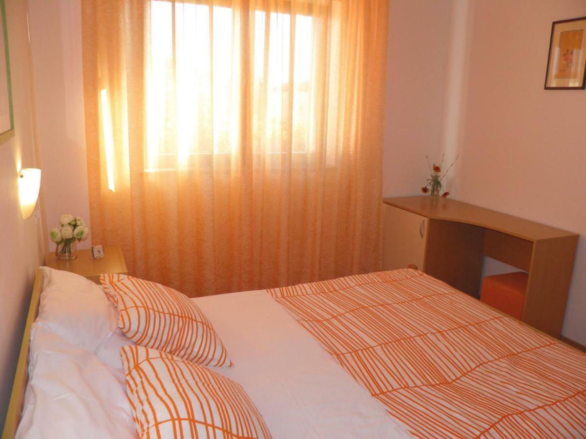 Apartment Suzy With Private Parking ฟาชานา ภายนอก รูปภาพ