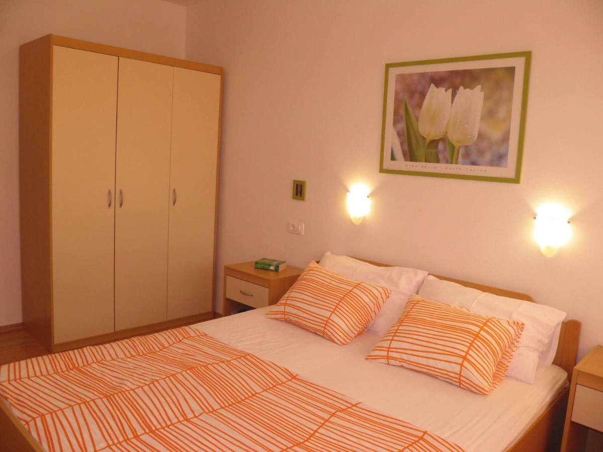 Apartment Suzy With Private Parking ฟาชานา ภายนอก รูปภาพ